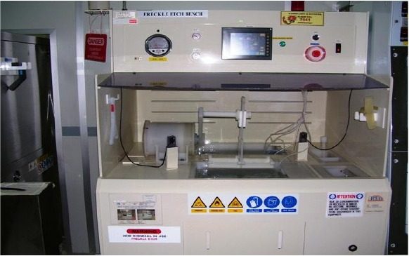 Two tank swing arm wet bench