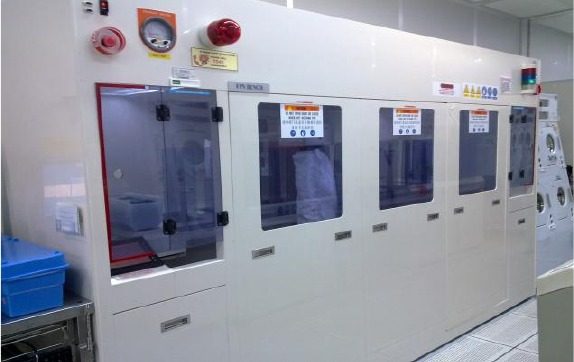 Six to eight tank chemical wet bench