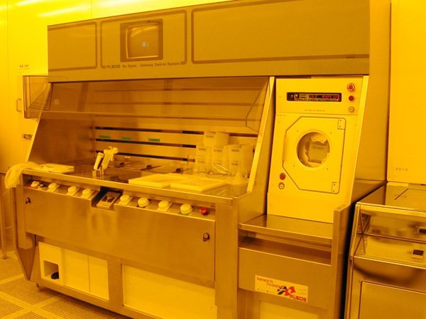 Solvent wet bench